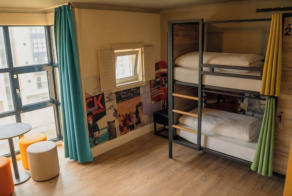 a&o London Docklands Riverside Room Type - 6-Bed Room (Bunk Beds Only)