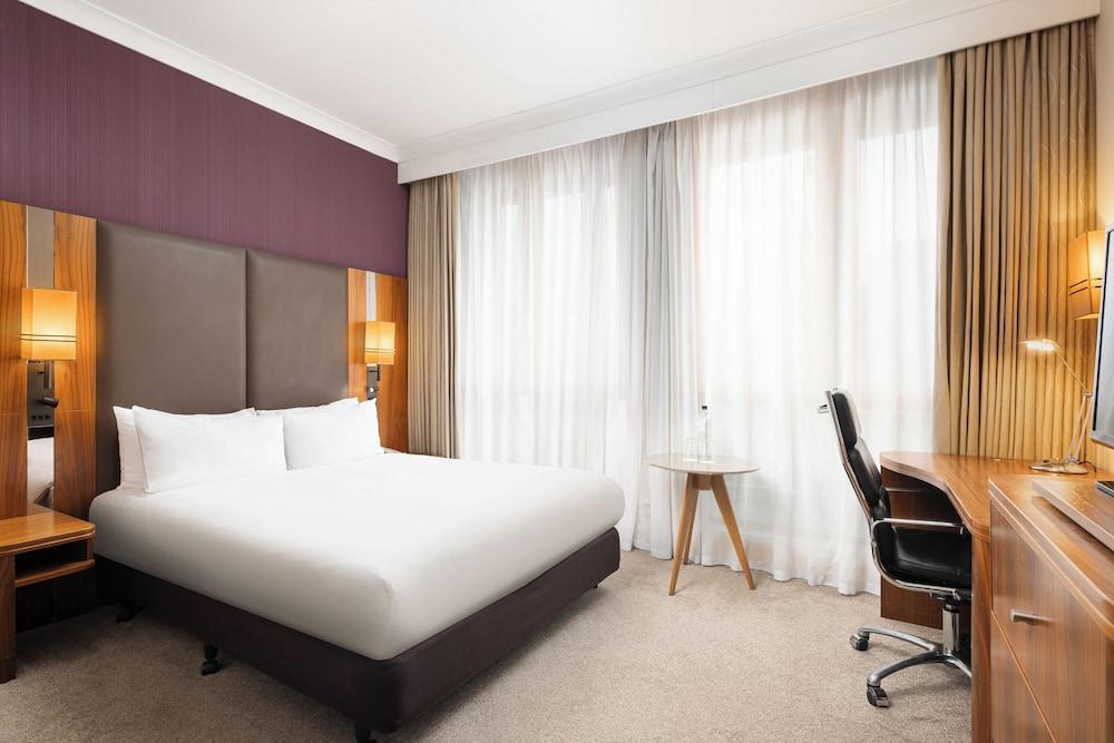 Crowne Plaza London Ealing Room Type - 1 Queen Bed Premium