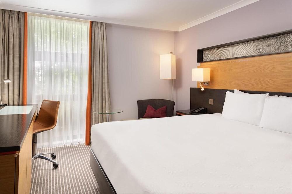 Hilton London Kensington Room Type - DOUBLE DELUXE ROOM