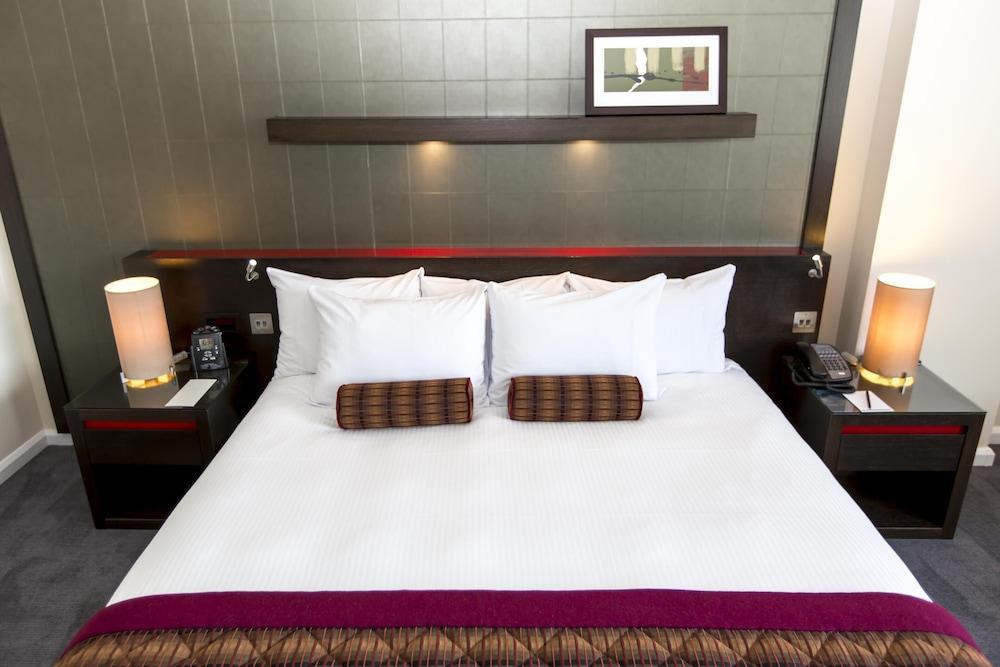 Hilton London Canary Wharf Room Type - Executive Room, 1 King Bed, Business Lounge Access Hilton London Canary Wharf Room Type - Executive Room, 1 King Bed, Business Lounge Access