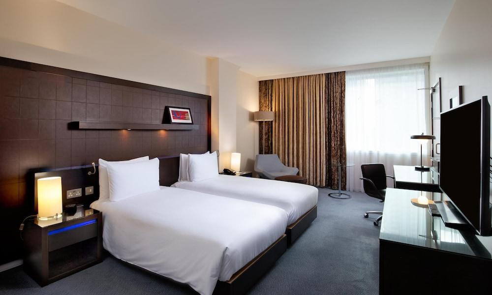 Hilton London Canary Wharf Room Type - Standard Twin Room