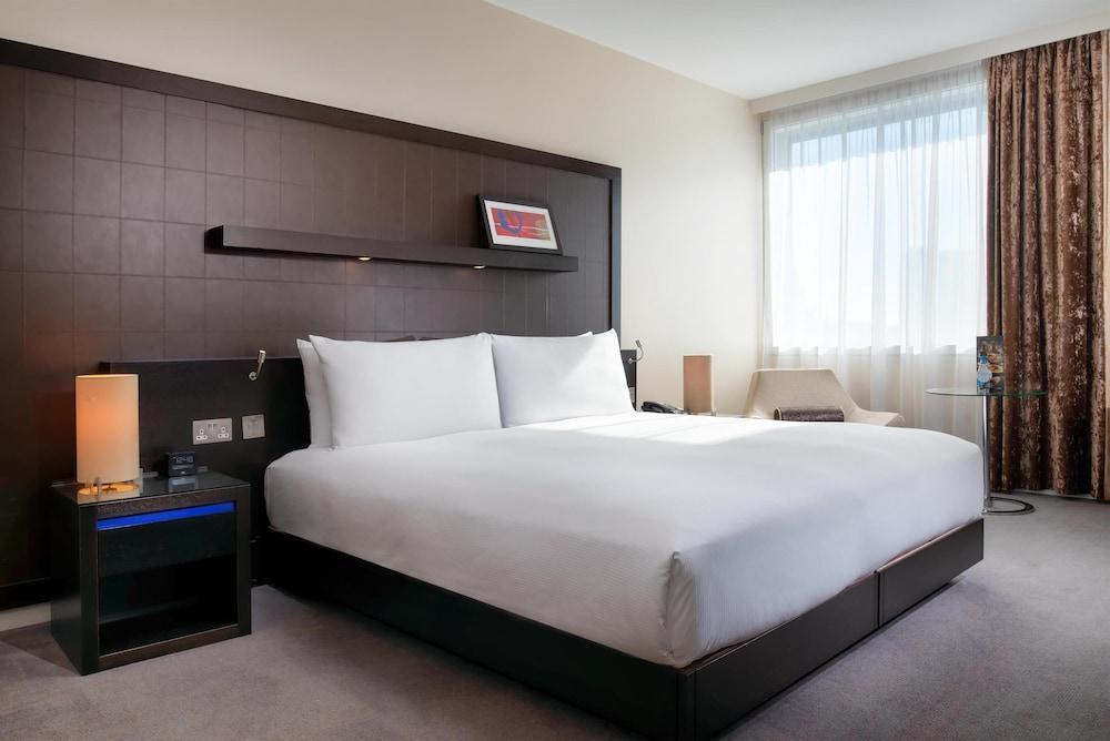 Hilton London Canary Wharf Room Type - KING DELUXE RM W  SOFABED