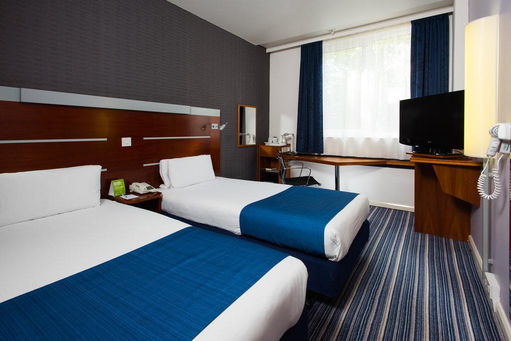 Holiday Inn Express LONDON - WIMBLEDON SOUTH - Tap to explore photos