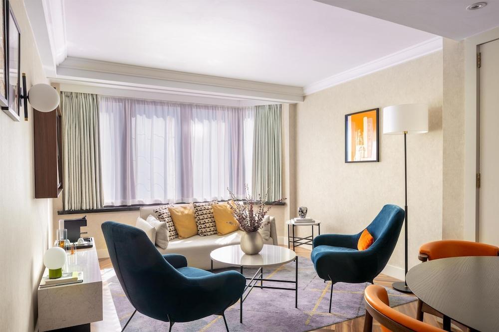 Hilton London Metropole Room Type - KING ONE BED SUITE