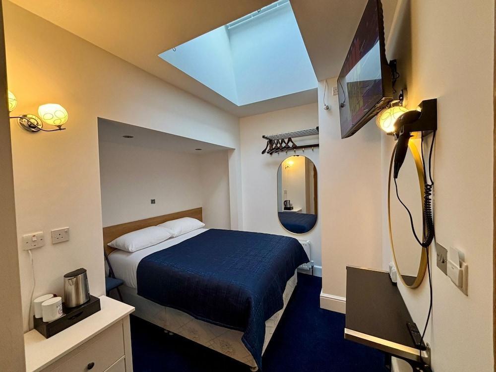 Jubilee Hotel Kensington Room Type - Economy Double Room