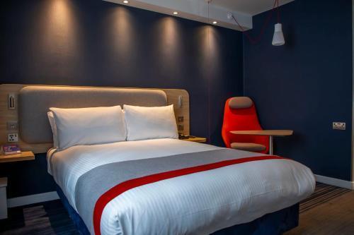 Holiday Inn Express LONDON-ROYAL DOCKS, DOCKLANDS - Tap to explore photos