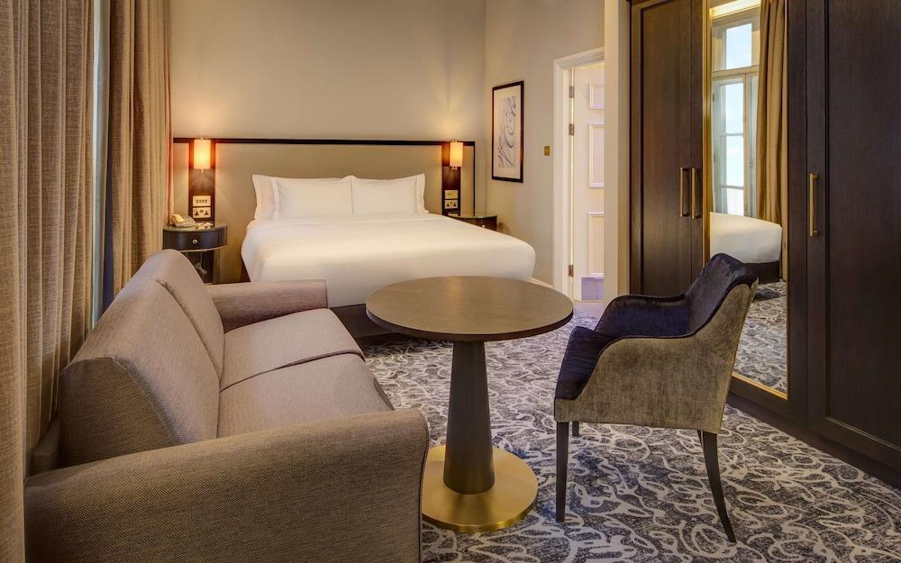 Hilton London Euston Room Type - FAMILY SUPERIOR ROOM