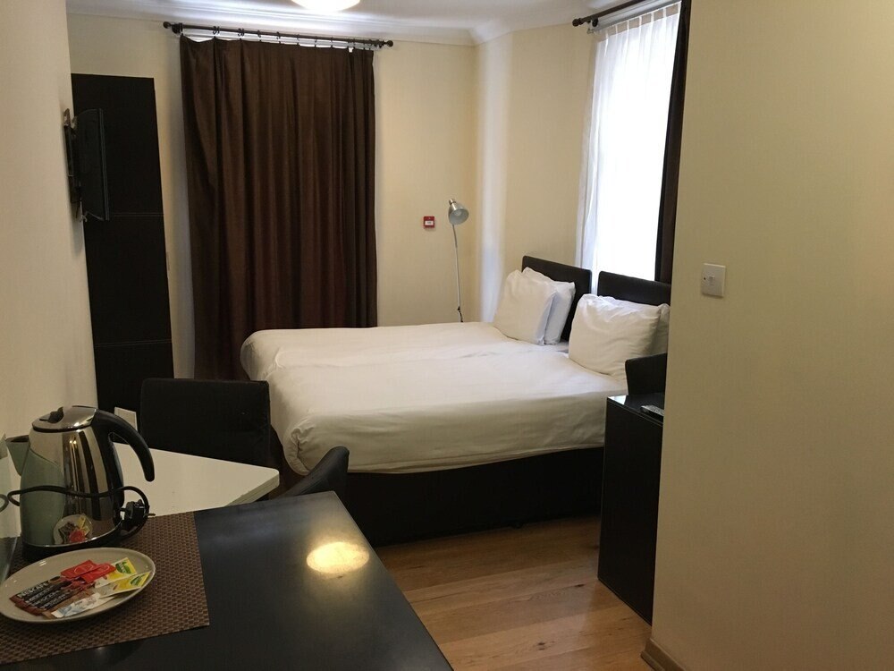 The Royale Chulan Hyde Park Room Type - Standard Twin Room (Basement or Ground Floor)