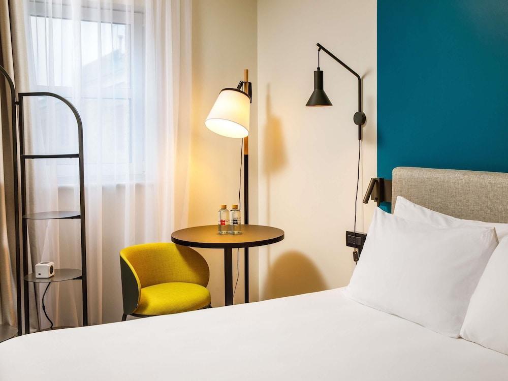 ibis London Greenwich Room Type - Superior room with 1 double bed ibis London Greenwich Room Type - Superior room with 1 double bed