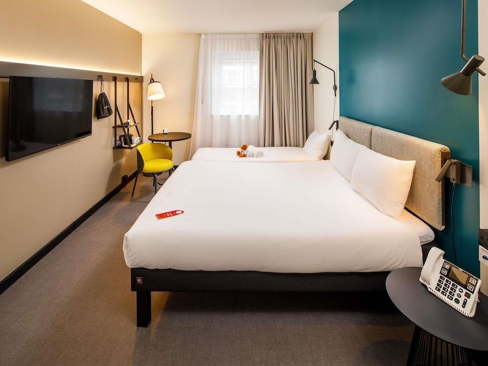 ibis London Greenwich Room Type - Family room with 1 double bed and single sofa bed ibis London Greenwich Room Type - Family room with 1 double bed and single sofa bed