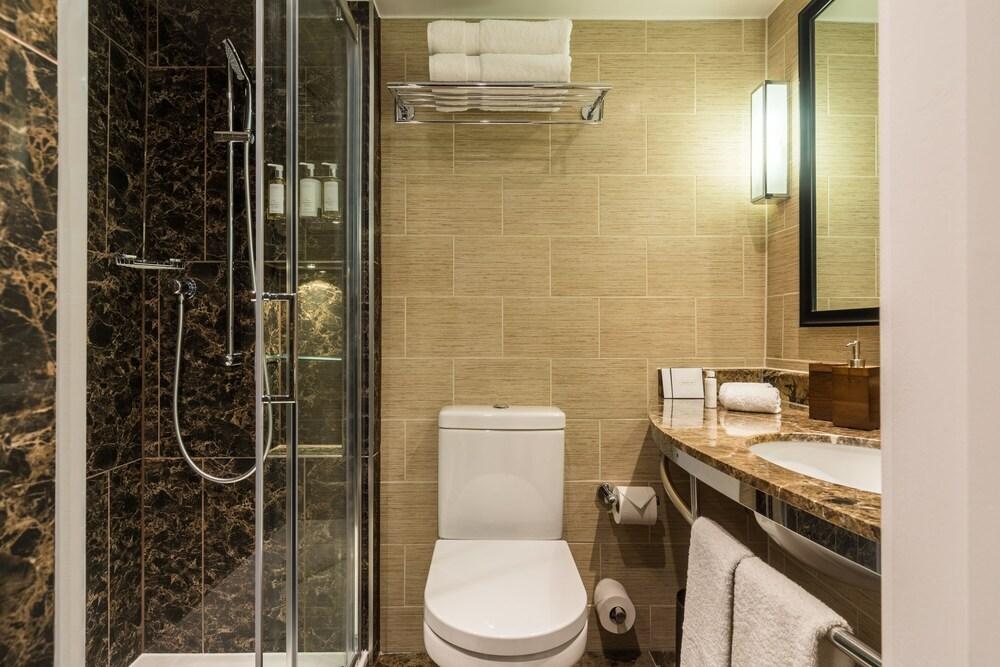 St. Ermins Hotel, Autograph Collection - Tap to explore photos
