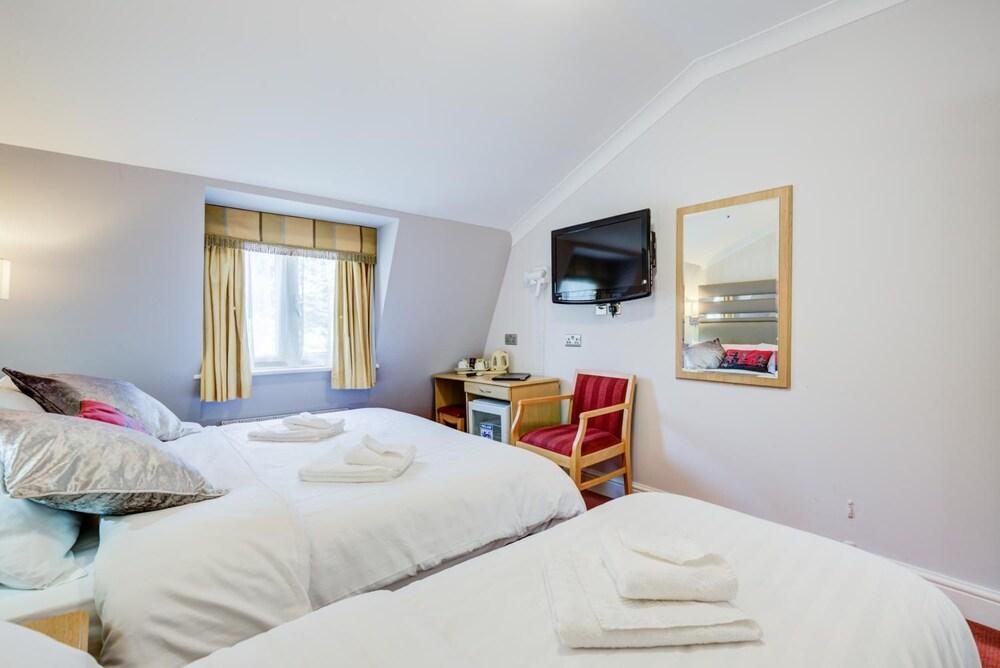 Kingsway Park Hotel at Park Avenue - Tap to explore photos