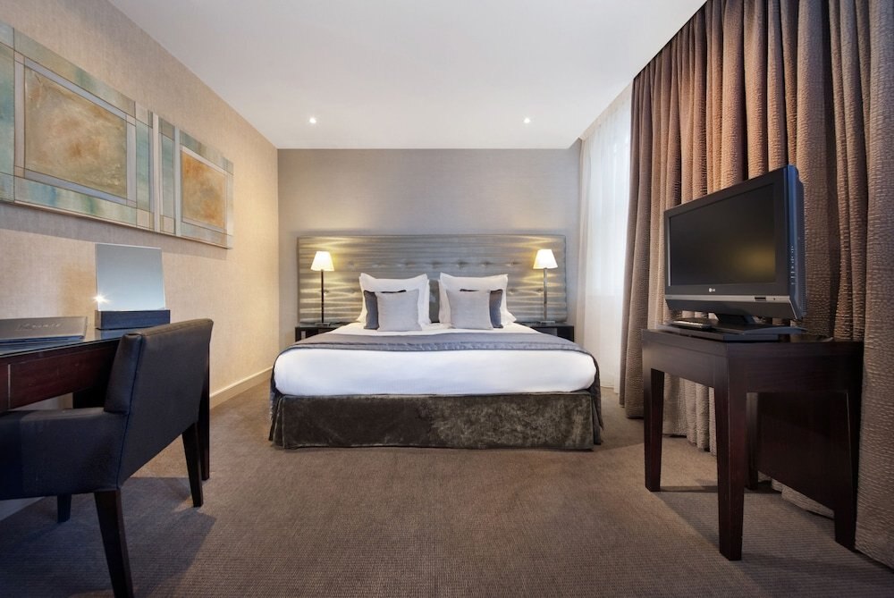 LONDON K WEST SHEPHERD'S BUSH by IHG - Tap to explore photos