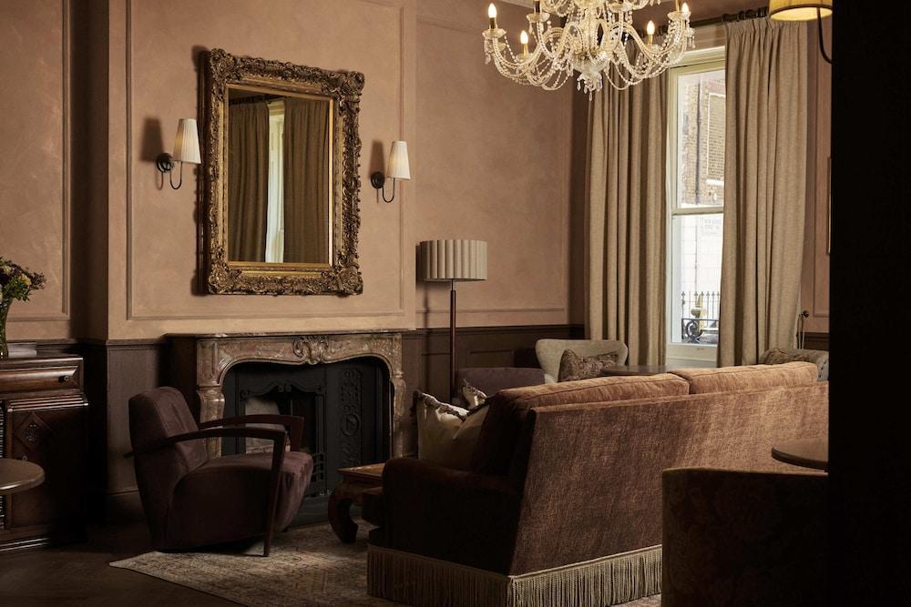 The Leonard Hotel