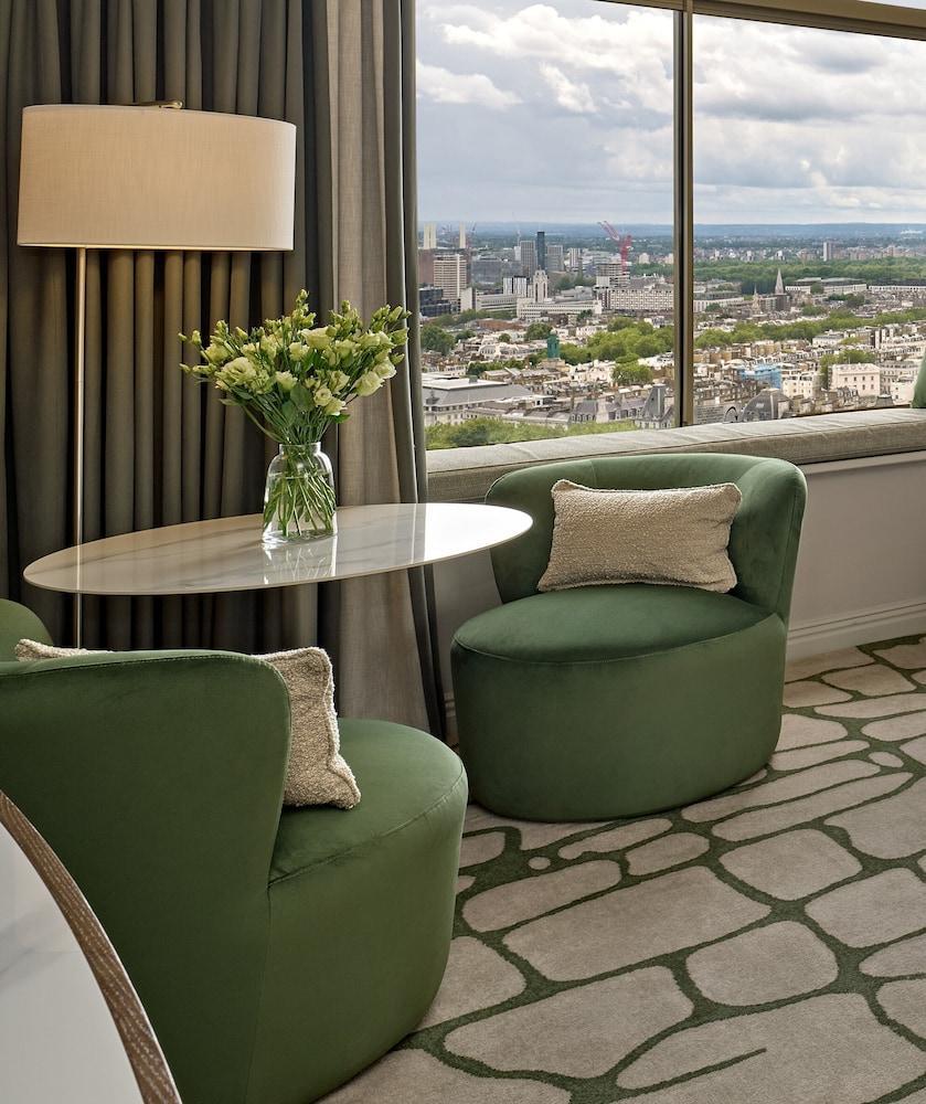 London Hilton on Park Lane Room Type - Deluxe Room, 1 King Bed