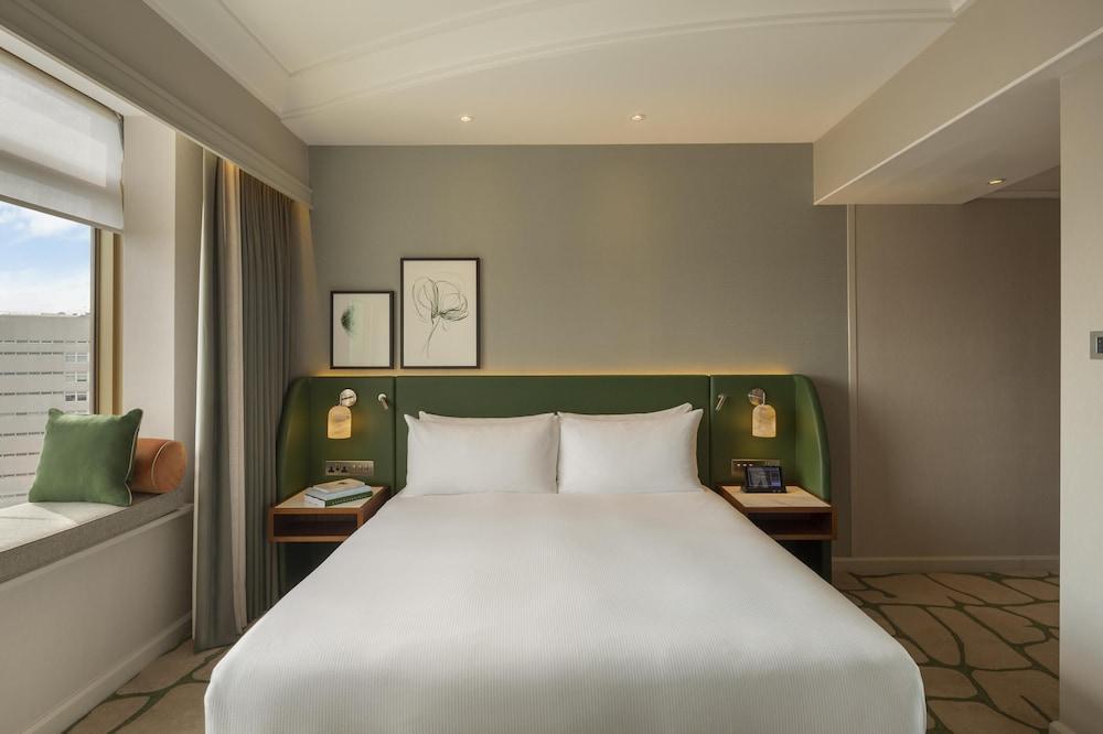 London Hilton on Park Lane Room Type - Room, 1 Queen Bed