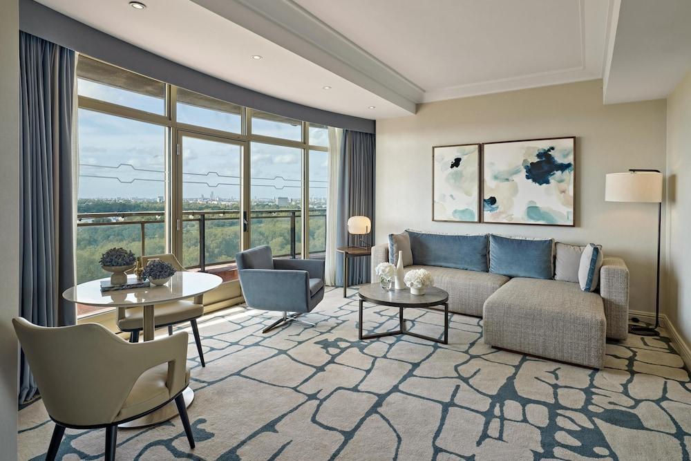 London Hilton on Park Lane Room Type - Luxury Suite (Belgravia)