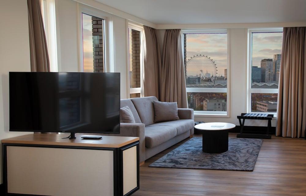 H10 London Waterloo Room Type - Junior Suite London Eye H10 London Waterloo Room Type - Junior Suite London Eye