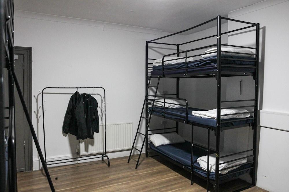 Onefam Waterloo 18-36 years old Room Type - Shared Dormitory, 1 bed in a 9 bedded dormitory