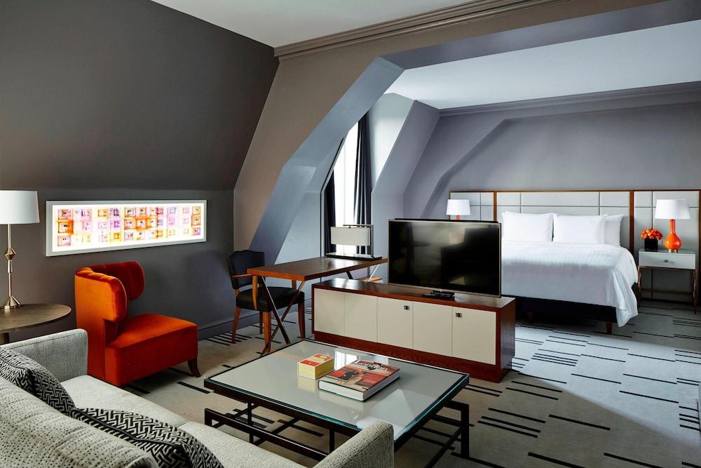 London Marriott Hotel County Hall Room Type - Club Suite, 1 King Bed, Balcony (View)
