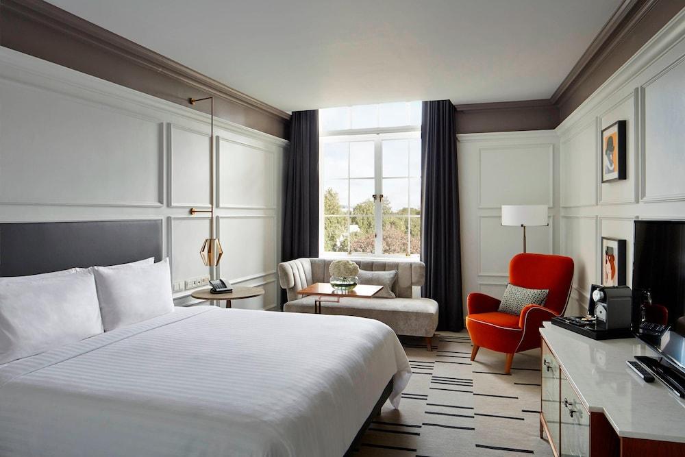London Marriott Hotel County Hall Room Type - Deluxe Room, 1 King Bed
