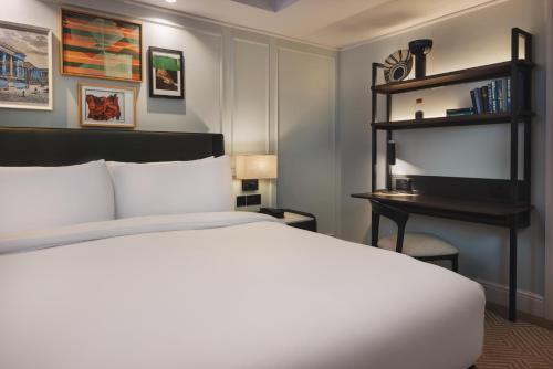Radisson Blu Hotel, London Bloomsbury - Tap to explore photos