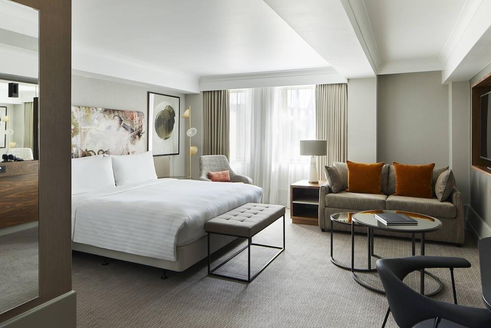 London Marriott Hotel Kensington Room Type - Junior Suite, 1 Double Bed (Executive lounge access)