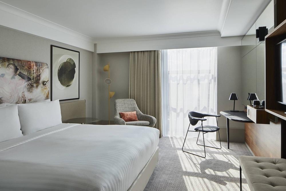 London Marriott Hotel Kensington Room Type - Executive Room, 1 Queen Bed