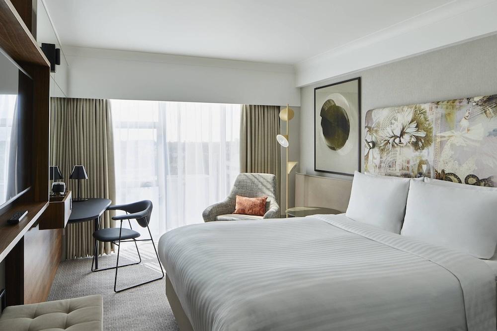 London Marriott Hotel Kensington Room Type - Deluxe Room, 1 Queen Bed