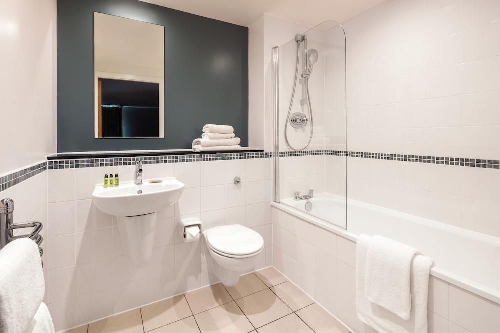 Marlin Apartments London Bridge - Empire Square - Tap to explore photos
