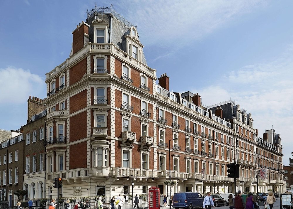 The Mandeville Hotel - Tap to explore photos