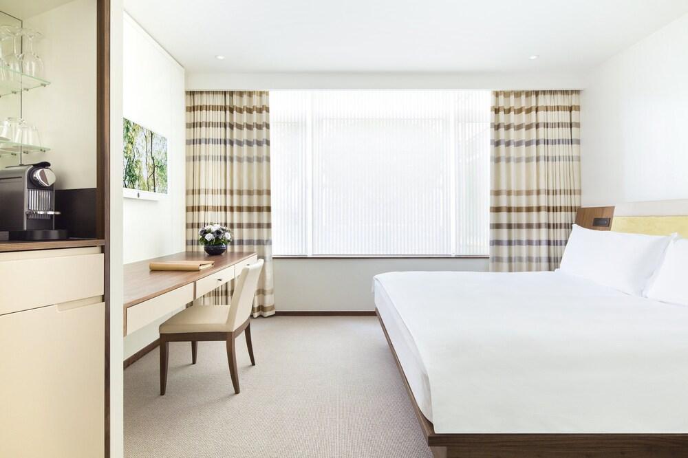 COMO Metropolitan London Room Type - Deluxe Room (City)