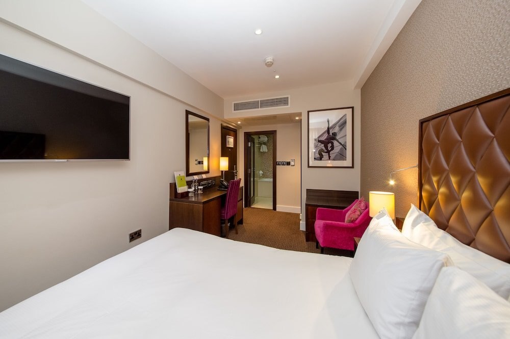 Doubletree by Hilton London Marble Arch - Tap to explore photos