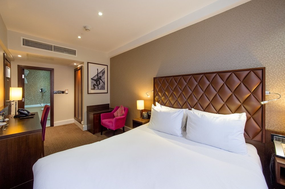 Doubletree by Hilton London Marble Arch - Tap to explore photos