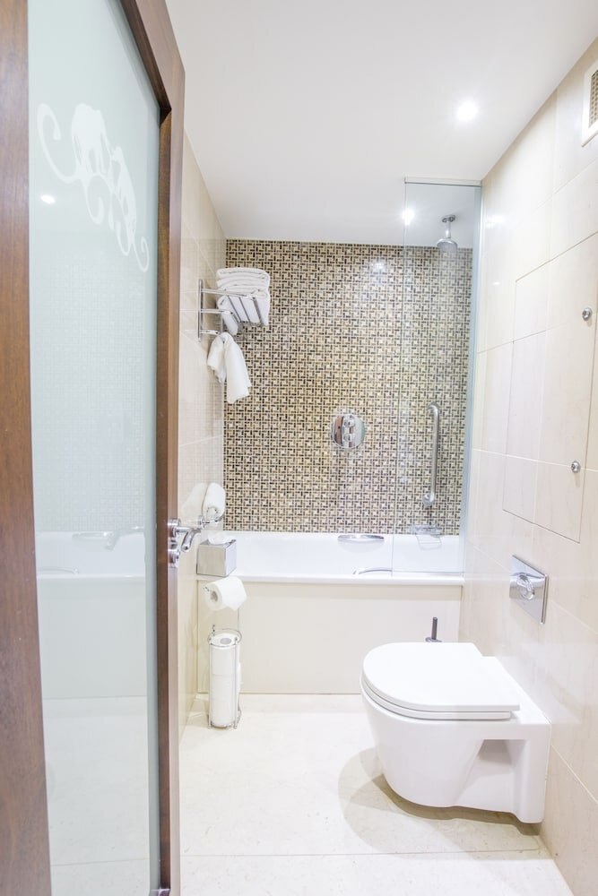 Doubletree by Hilton London Marble Arch Room Type - Junior Suite, 1 Queen Bed (Duplex, Living Room)
