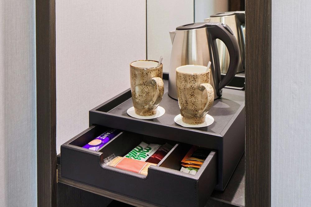London Marriott Hotel Marble Arch - Tap to explore photos