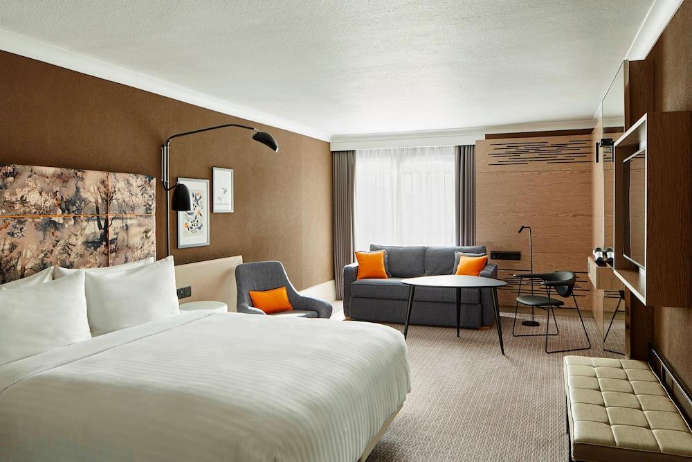 London Marriott Hotel Regents Park Room Type - Superior Room, 1 King Bed with Sofa bed, Balcony London Marriott Hotel Regents Park Room Type - Superior Room, 1 King Bed with Sofa bed, Balcony