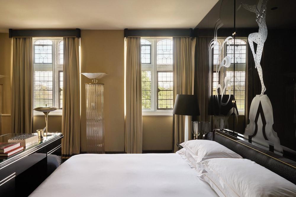 The Milestone Hotel Room Type - Junior Suite, Park View