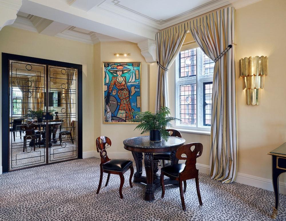 The Milestone Hotel Room Type - Suite (7) Master)