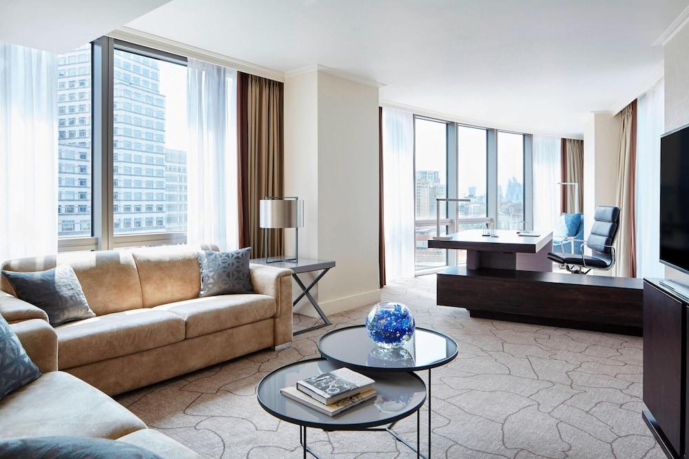 London Marriott Hotel Canary Wharf Room Type - Executive Suite, 1 Bedroom