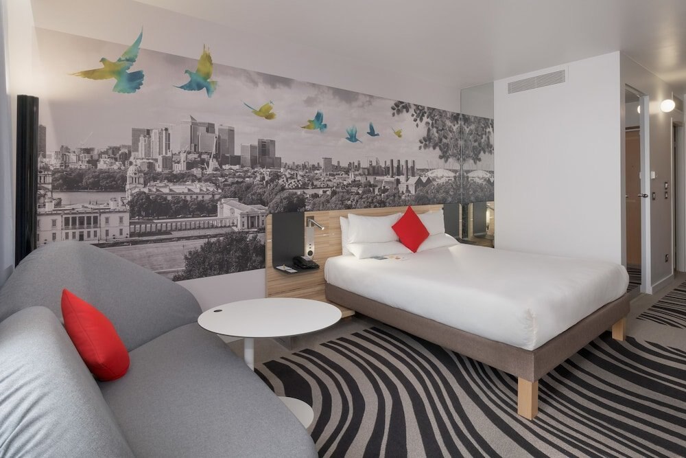 Novotel London ExCeL Room Type - Premium Room, 1 Queen Bed (Executive)
