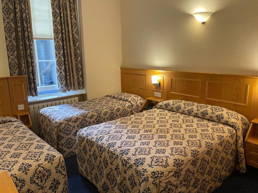 Olympic House Hotel Room Type - Standard Quadruple Room