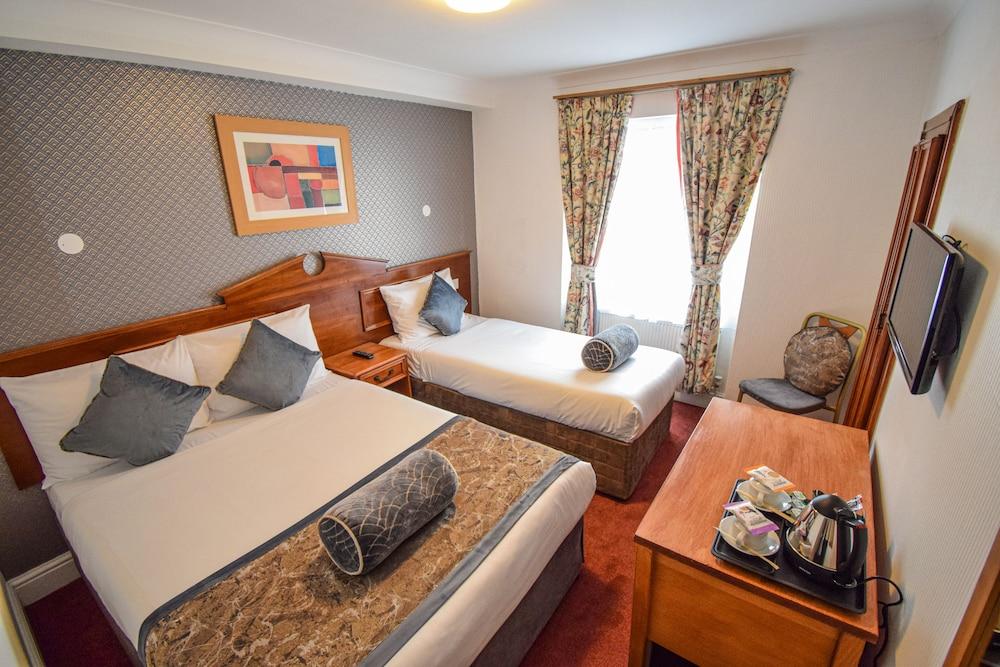Pembridge Palace Hotel Room Type - Triple Room