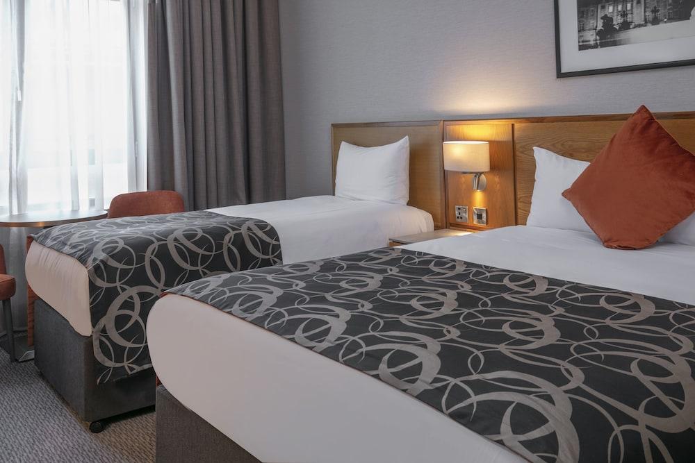 The Crown Hotel, Cricklewood (North West London), WorldHotels Distinctive Room Type - Standard Room, 2 Twin Beds, Non Smoking