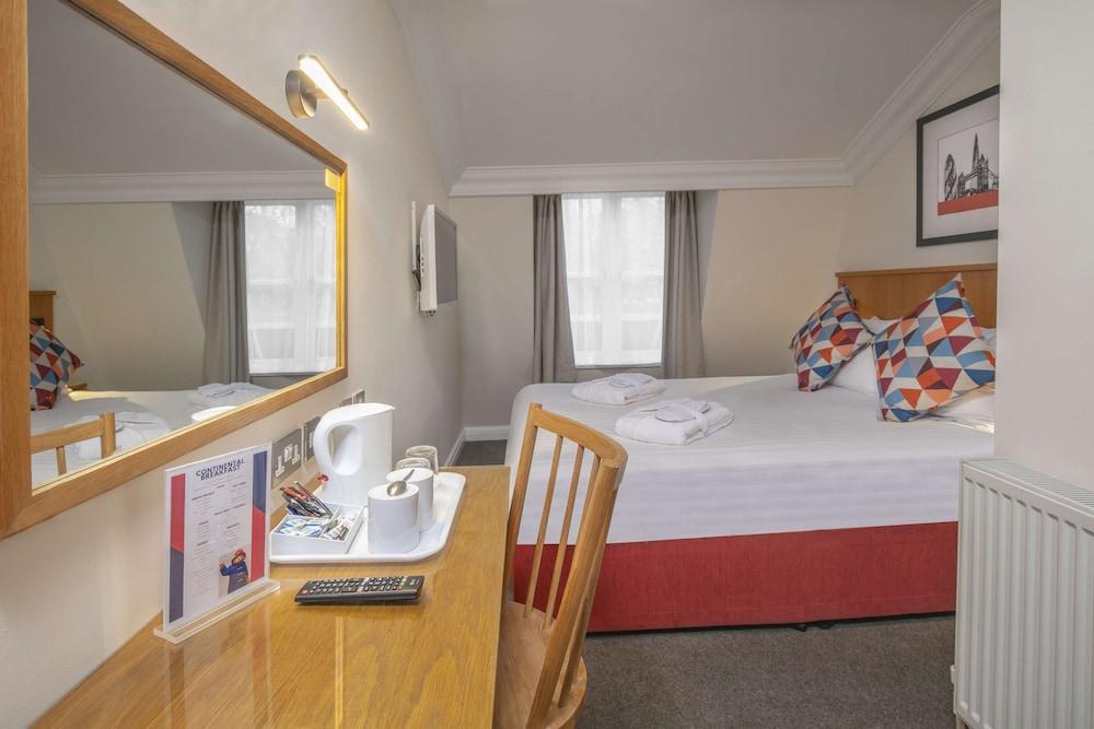 Queensway Hotel, Sure Hotel Collection by Best Western Room Type - 1 Double Bed, Non-Smoking, Standard Room, Loft, Shower Only
