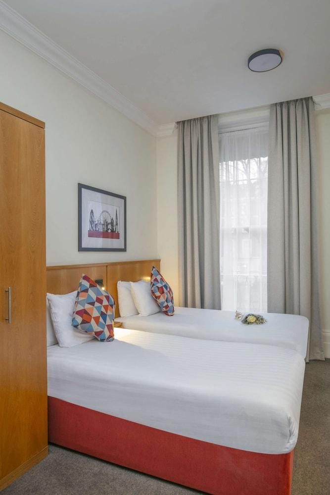 Queensway Hotel, Sure Hotel Collection by Best Western Room Type - Standard Room, 2 Twin Beds, Non Smoking