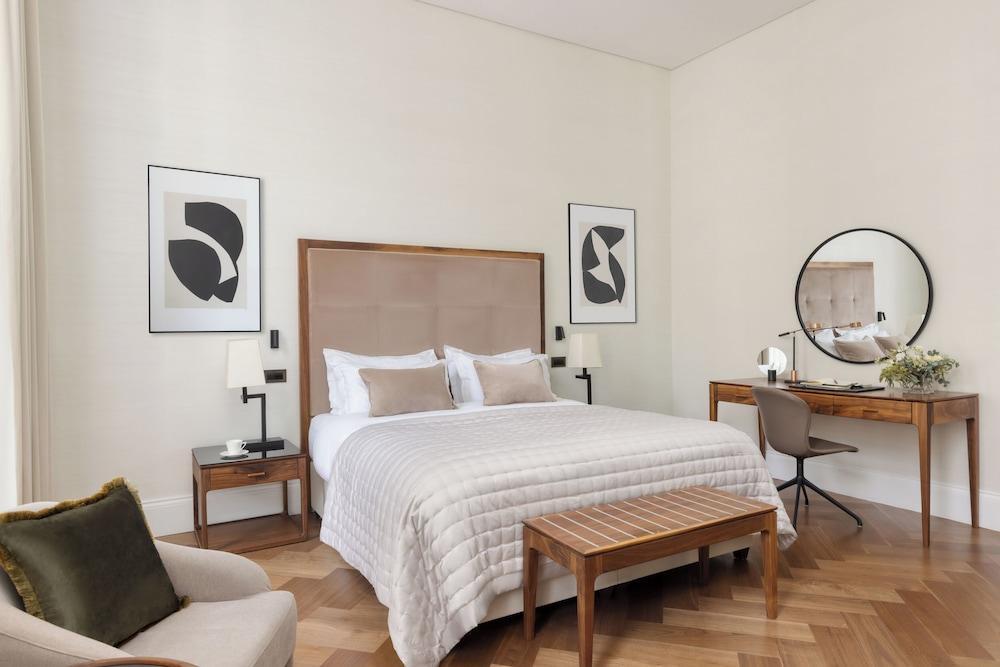 The Queen's Gate Hotel Room Type - Lower Ground Deluxe Club Room