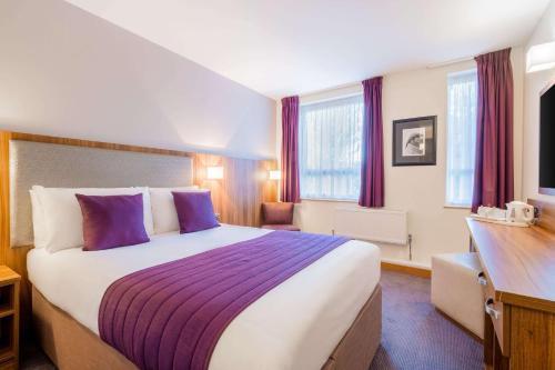 Quality Hotel Hampstead - Tap to explore photos