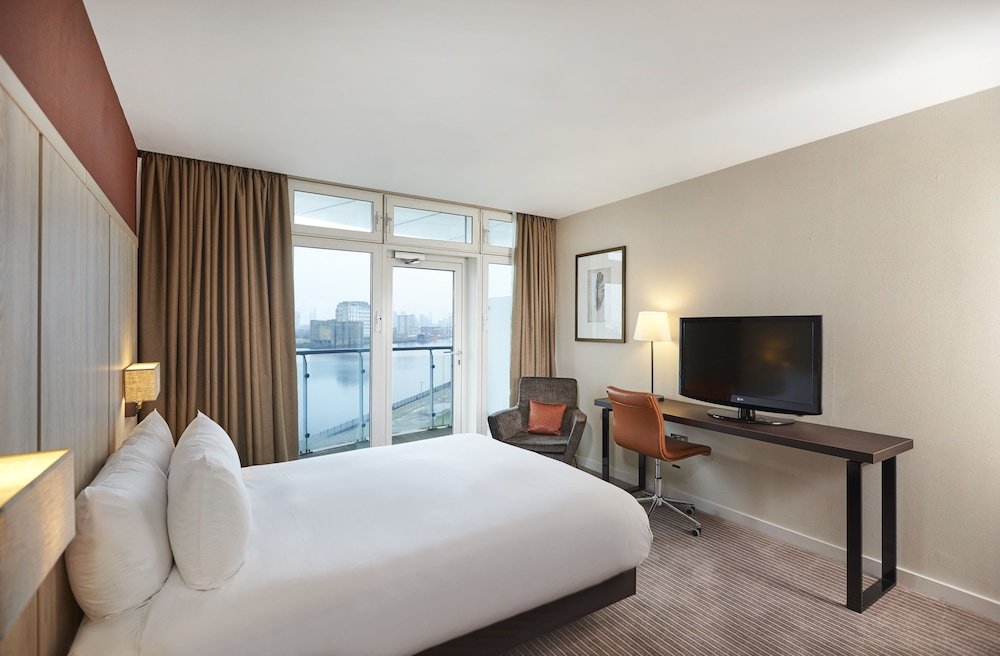 DoubleTree by Hilton Hotel London ExCel Room Type - Deluxe Room, 1 Queen Bed, Balcony DoubleTree by Hilton Hotel London ExCel Room Type - Deluxe Room, 1 Queen Bed, Balcony