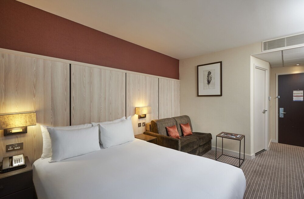 DoubleTree by Hilton Hotel London ExCel Room Type - Room, 1 Queen Bed with Sofa bed DoubleTree by Hilton Hotel London ExCel Room Type - Room, 1 Queen Bed with Sofa bed